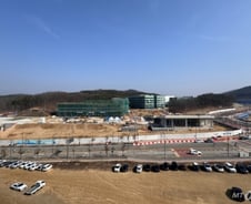 국립대 개교 막아선 공사비…"상가 3년째 공실인데" 날벼락[르포]