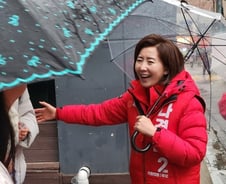 "나길동이라 불려요" 나경원 vs "정권심판하라고" 류삼영...동작을 격돌