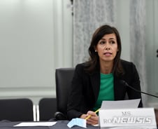 [IT썰] 러·중 위성항법 쓰는 폰, 혹시?…미 FCC 조사 착수