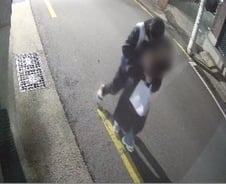 [베테랑]"귀갓길 여성 목 잡고 끌고가더니…" A급 수배범 잡은 신입 집념