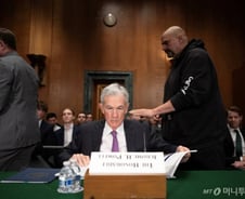 상반기 금리인하 물건너…어쩌면 올해 3번 인하도 어렵다 [뉴욕마감]