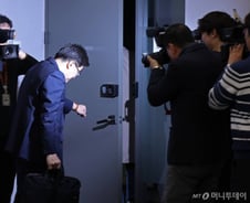 의대 교수들 "25일부터 사직…중환자·응급환자 진료 여부는 22일 논의"