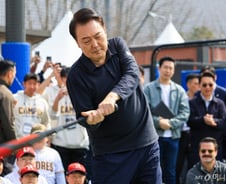 윤 대통령 지지율 3주째 하락 '39%' …조국당 비례 지지율 27% '2위'