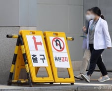 답답한 강대강 대치국면, 대화협의체 구성으로 실마리 찾아야