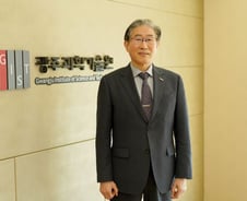 과기원 첫 비교수 출신 총장...정무·경영 역량 갖춘 '과기정책통'