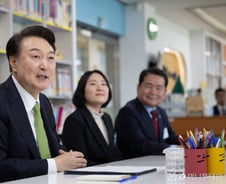 '사전투표 2주 전' 국민의힘 33% vs 민주당 34%...조국당 8%