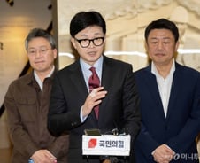 사직 하루 앞두고 한동훈 만난 의대 교수들,  파국 막는 신호탄 될까