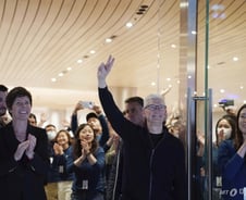 [IT썰] 아이폰에 '중국 AI'?…마음 급한 애플, 바이두와 협상