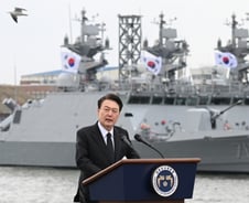 윤 대통령 지지율, 37%로 2%p 하락…국민의힘 37%·민주당 43%