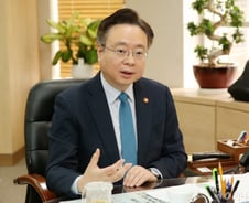 [긴급인터뷰]조규홍 장관 "의료공백 최소화가 중요…전공의 면허 처분 유연하게"