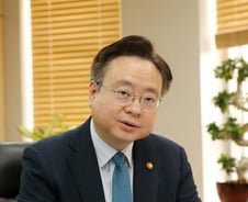 필수·지역의료 수술 나선 조규홍 복지부 장관은 누구