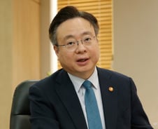 [단독]조규홍 장관 "전공의 수련비용 정부 지원·전담조직 구성 검토한다"
