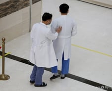 고려대·연세대·전북대 의대 교수들 줄사표…"직 걸고 모든 것 하겠다"