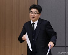 서울의대 교수들 "400여 명 사표 낼 것…전공의 안 오면 한국의료 5년 후퇴"