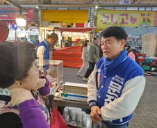 "밀어줄테니께 잘 혀봐"...'재선 도전' 문진석 "천안을 100만 도시로"