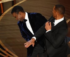 무대 난입해 뺨 철썩…세계로 생중계 된 역대급 오스카 장면[뉴스속오늘]