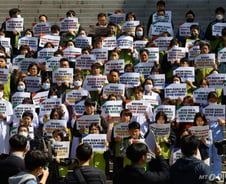 "매달 500억 손실…월급 안 나온다 소문까지" 병원 노동자들 울분