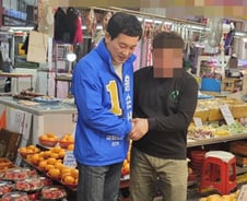"구청장 때 잘했다 아이가"...'소통왕' 홍순헌, 해운대 이변 낳을까