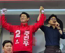 "더 독하게 해야된대이~"...해운대로 간 '尹의 왕비서관' 주진우