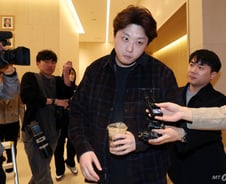 "밀실 만남" "의대생 패싱"…윤대통령 만난 이후 전공의들 '파열음'