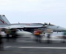 [영상]총 쏘듯 전투기 쏘자 3초만에 솟구쳤다…'탑건' 속 그 핵항모의 위엄