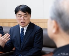 "정부 푸들 노릇 자처한 판사, 당장 법복 벗어라" 의협 임현택의 일침