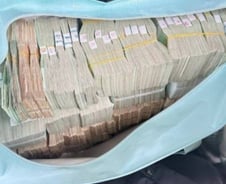 '4억원 돈가방' 한번에 오간 '무허가 거래소'…직접 돈 넣어보니