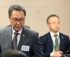 전공의 1325명 "박민수 차관 때문에 피해 봐…고소할 것"