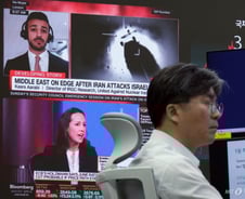 중동 위기 여파, 고금리·고유가·고환율 삼중고…"코스피 떨어져도 매수"