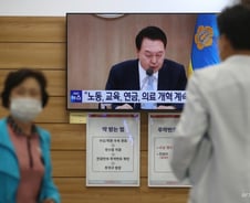 윤대통령 "의료개혁 계속"…당황한 의사들 "지쳤다" 한숨, 쓴소리