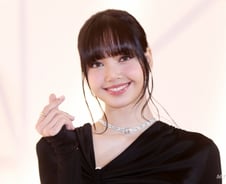 침실4개+수영장…'75억 집주인' 리사, 또 '55억' LA 저택 매입