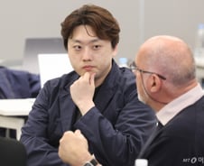 세계 의사 모인곳에서 전공의 호소…"한국선 주 100시간 근무"