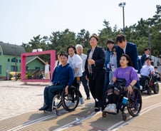 강릉 무장애 관광체험 장미란…'매의 눈'으로 발견한 개선점 2가지[르포]