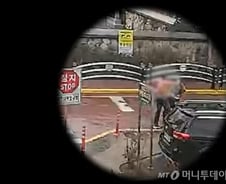 어린이보호구역에 음주난동 골리앗…2초만에 제압한 다윗 경찰 [영상]