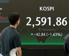 논란의 금투세, 해외로 떠나고 주식도 옮기고…엑소더스 K증시