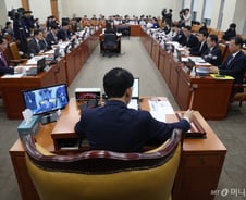 여 "금투세 없애자" VS 야 "도입이 과세 체계 합리화"