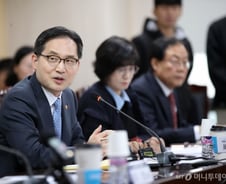 [단독]외국인 오너 규제, 턱걸이 통과…'대기업 지정'은 늦어질 듯