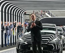 머스크 "FSD 못 믿으면 테슬라 투자 말라"…모델2 낙관론 섣부른 이유[오미주]