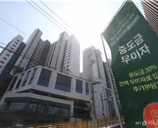 [기자수첩]'4월 위기설' 넘겨도, 문제는 데이터야