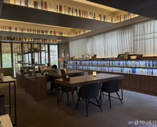 폰 압수 카페, 대화 금지 식당…뜻밖의 MZ 몰려든 곳[르포]