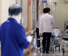 3개월이면 암 2배로 커지는데…의정 대치에 암환자들 "죽음 선고한 것"