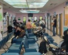 교수 사직 첫날, 병원은 폭풍전야?…"다음 진료 어찌될지" 부모 '불안'[르포]