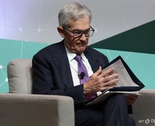 갑자기 찾아온 'S의 공포'..성장률 잡아먹는 물가 [뉴욕마감]