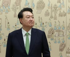 윤 대통령 지지율 30%, 1년8개월래 최저…오늘 영수회담이 변수