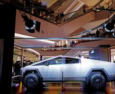 테슬라 15.31% 급등...전기차 보단 자율차로 중국 승부 [뉴욕마감]