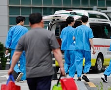 'SKY 의대' 진료·수술 멈춘다…서울대·세브란스·고려대병원 오늘 '휴진'