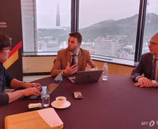 천연자원으로 車끌던 캐나다 "전기차 배터리서 자원 공급"