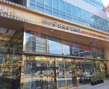 "요즘 경기에 누가 금 사겠어요"…매출 반토막, 방 빼는 금은방들[르포]