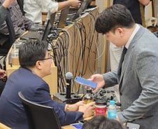 "개두술 전기톱, 한국은 재사용…의료사고 두렵다" 의사들 작심발언