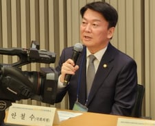"정부는 2000명 고집 버려야" 주장한 의사 출신 안철수, 그의 대안은